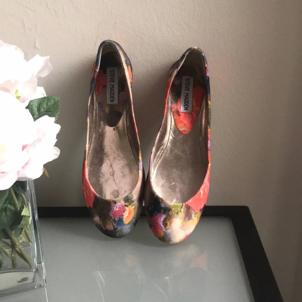 Ballerinas with beautiful floral pattern